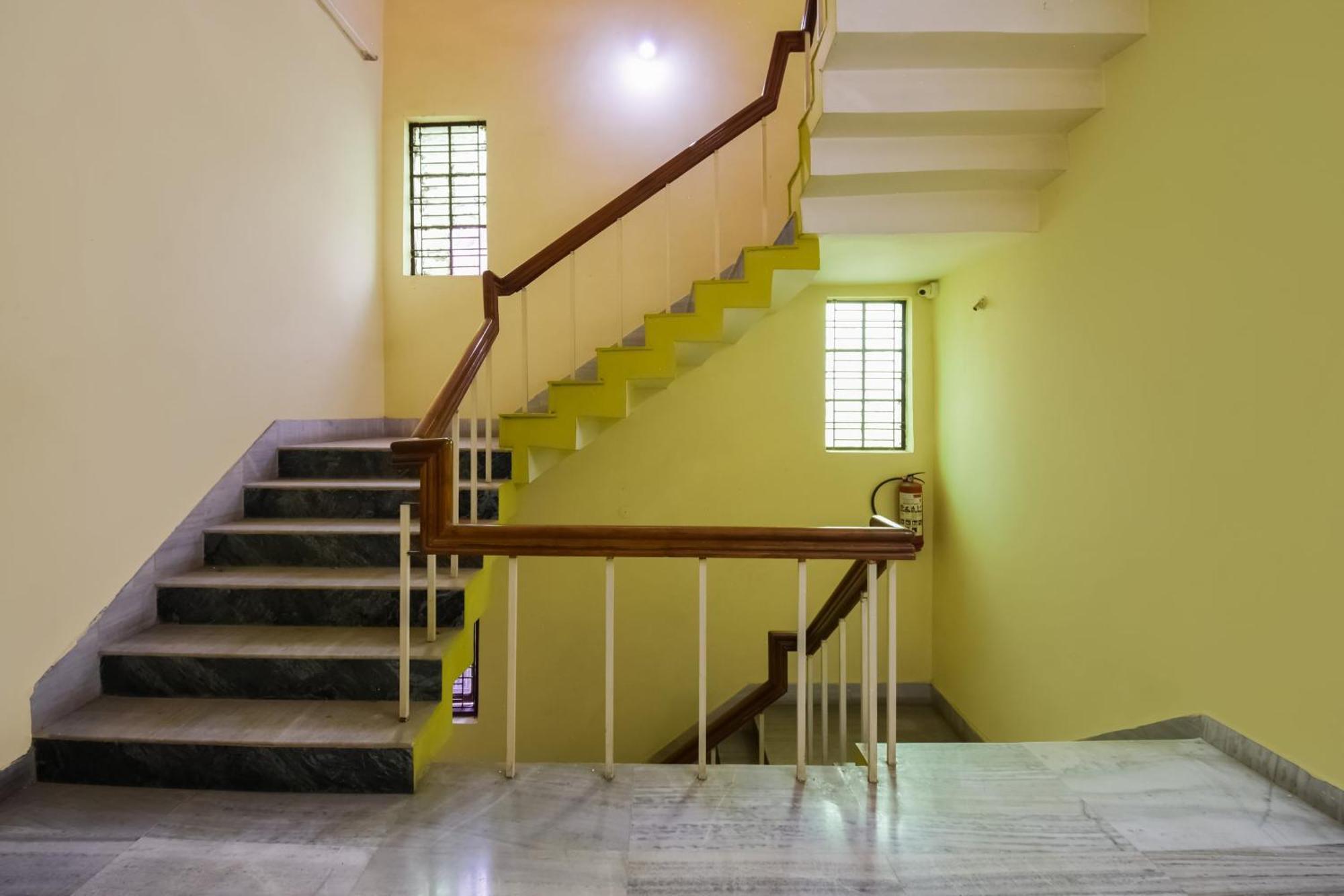 Hotel O Mks Inn Бхубанешвар Екстериор снимка