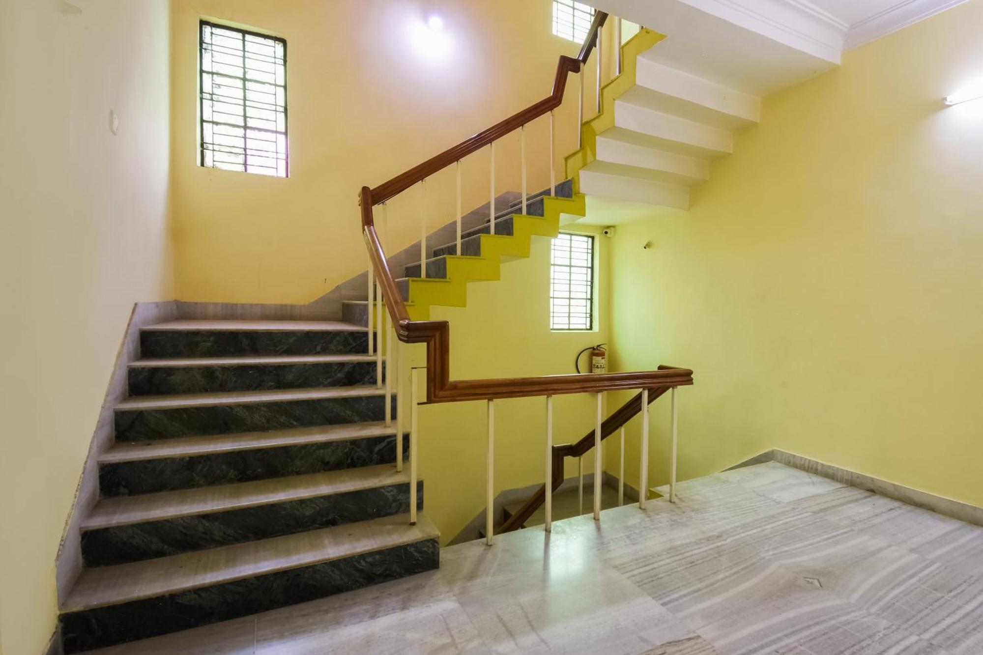 Hotel O Mks Inn Бхубанешвар Екстериор снимка